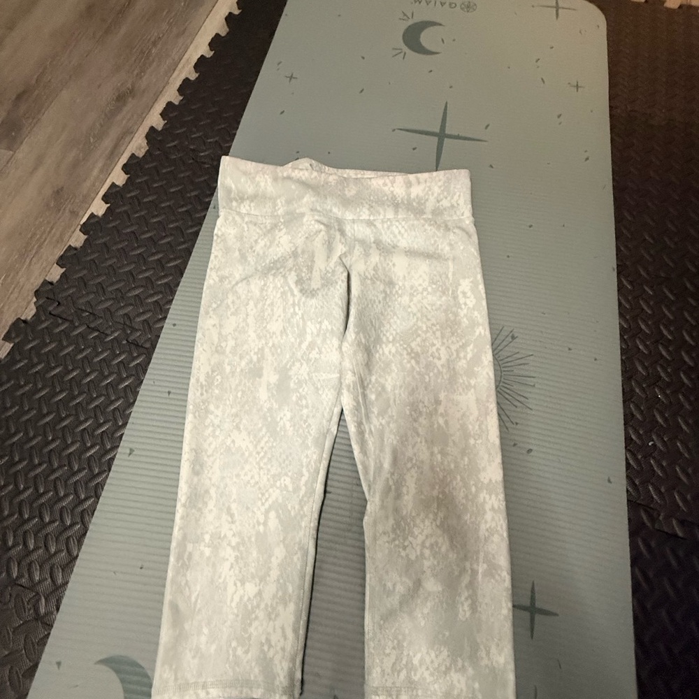 ALO Yoga White Patterned Cropped Pants